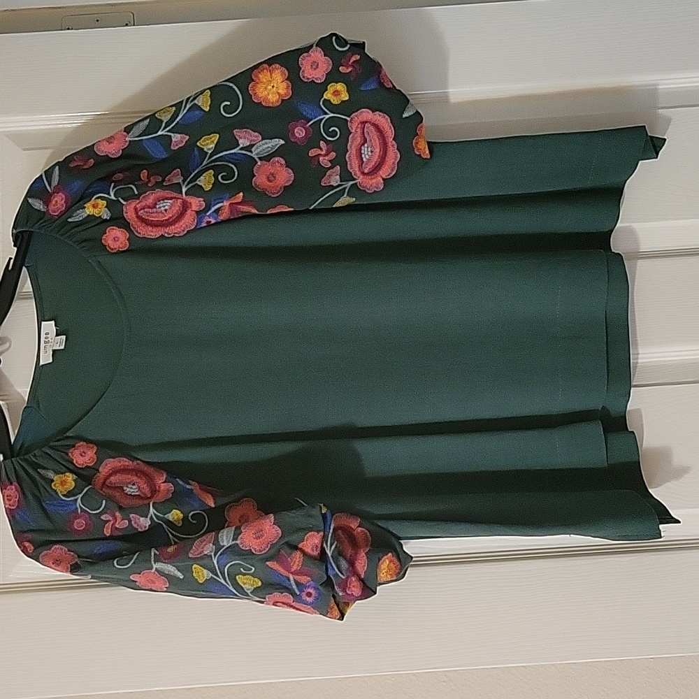 Umgee embroidered blouse